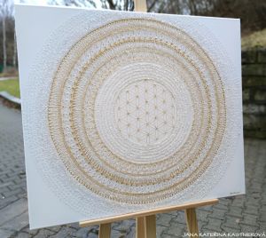 ... ZLATÁ MANDALA V BÍLÉ (peřině) ... - original, plátno 80x70cm, akryl s diamantovými křišťály